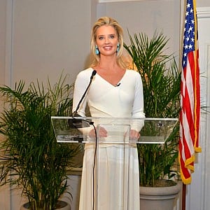 Laurie Dhue