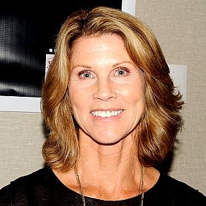 Leah Ayres