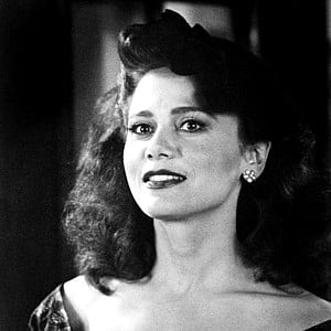 Lena Olin