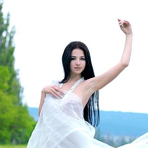 Leona E