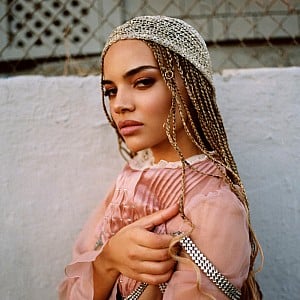 Leslie Grace