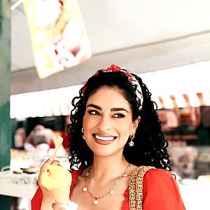 Lia Manzur