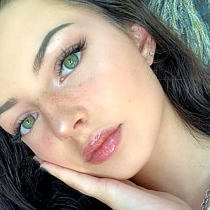 Lily B (Instagram)