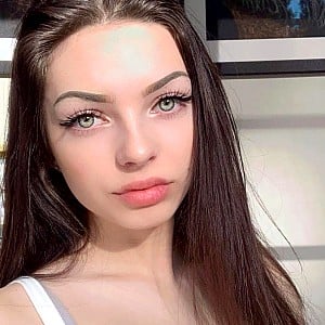 Lily B (Instagram)