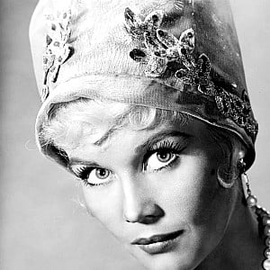Liz Renay