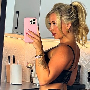 Lizzie Grey (Instagram)