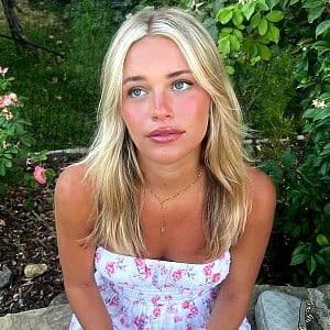 Lola Hansen