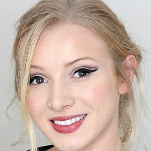 Lucy Bella Earl
