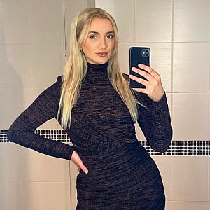 Lucy J Robyn