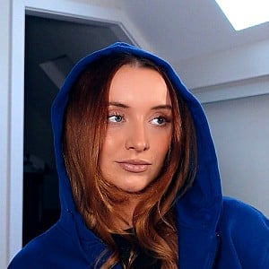Lucy J Robyn