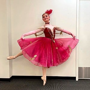 Mackenzie Davis (Dancer)