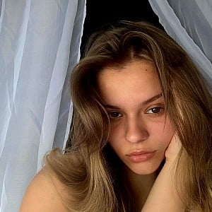 Maisy Stella