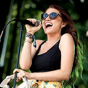 Mandy Lee (singer)