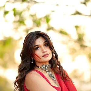 Mansi Suravase