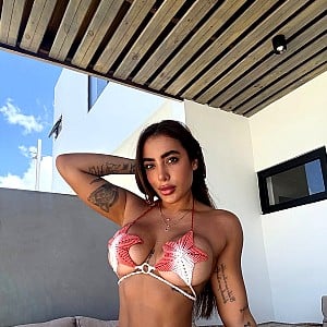 Mariana Zapata (2)