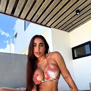 Mariana Zapata (2)