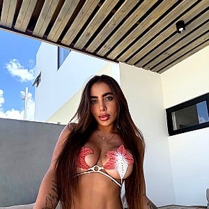 Mariana Zapata (2)