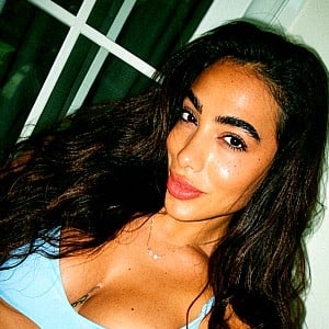 Mariana Zapata (2)
