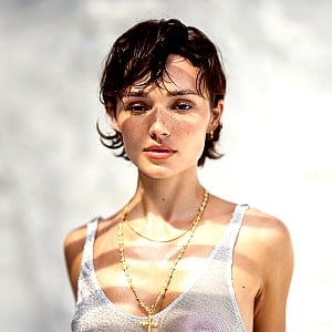 Mia Brown (Model)