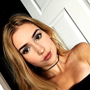 Mia Maples