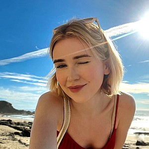 Mia Maples