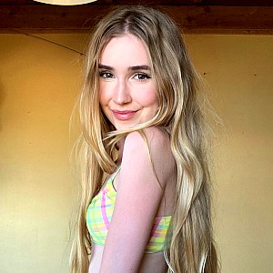 Mia Maples