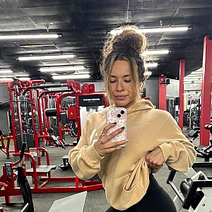 Mia Salaveria