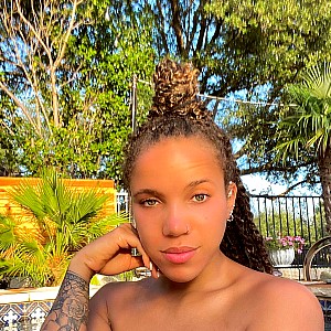 Micaya White