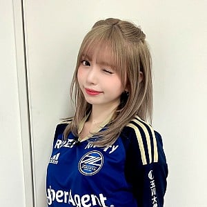 Momo Wakabayashi
