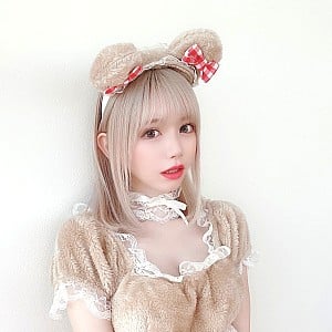 Momo Wakabayashi