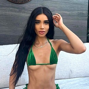 Nadia Almualem