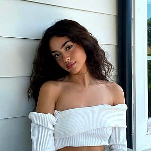 Nailea Devora