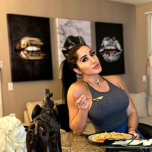 Narmin Assria