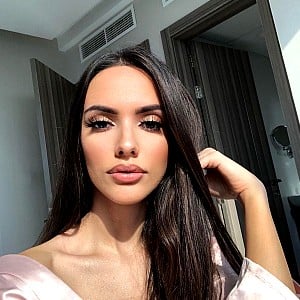Nasia Belli