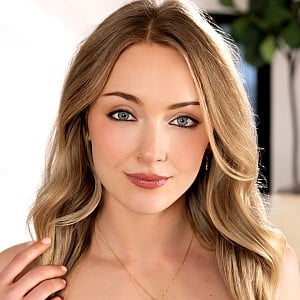 Natalie Grace (Penthouse)