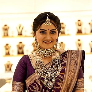 Naveena Yata