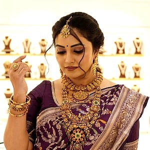Naveena Yata