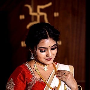 Naveena Yata