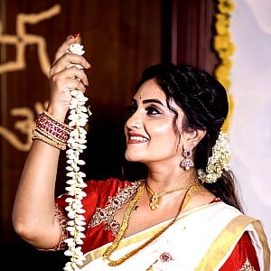 Naveena Yata