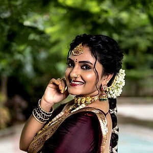 Naveena Yata