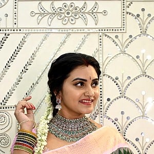 Naveena Yata