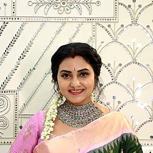 Naveena Yata
