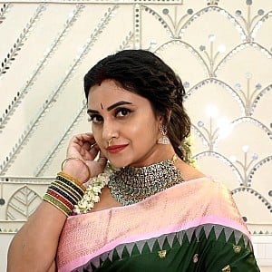 Naveena Yata