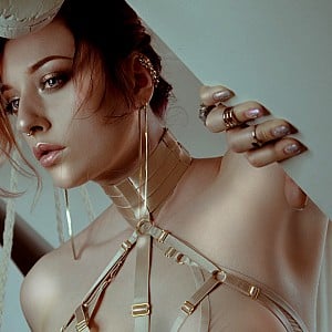 Necia Navine