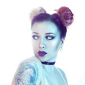Necia Navine