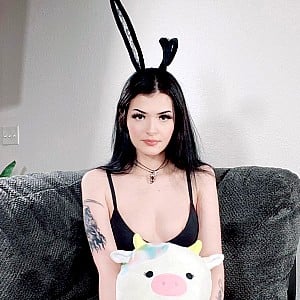 Nikki Venom