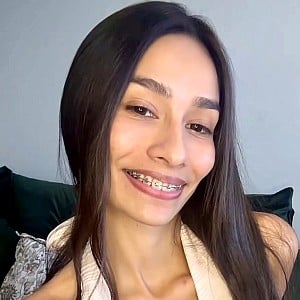 Nina Fox