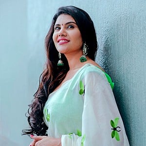 Nivisha K