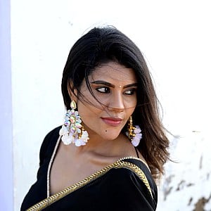 Nivisha K