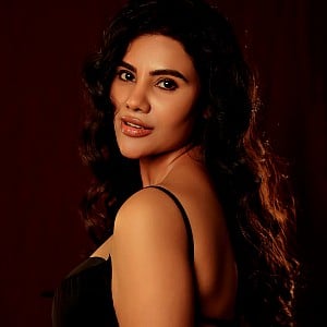 Nivisha K
